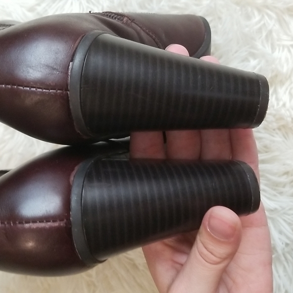 Liz Claiborne Chocolate Leather High Heel Lace Up Chunky Heel Booties Size 8.5 - Picture 3 of 8